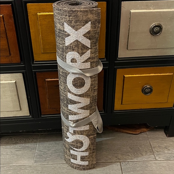 Hotworx Hemp Fiber Yoga Mat - Picture 6 of 6